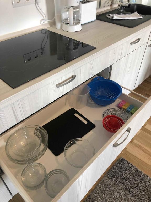 Kuchyň nebo kuchyňský kout v ubytování Stilvolle Ferien-Geschäftswohnung Brandenburger Seenlandschaft