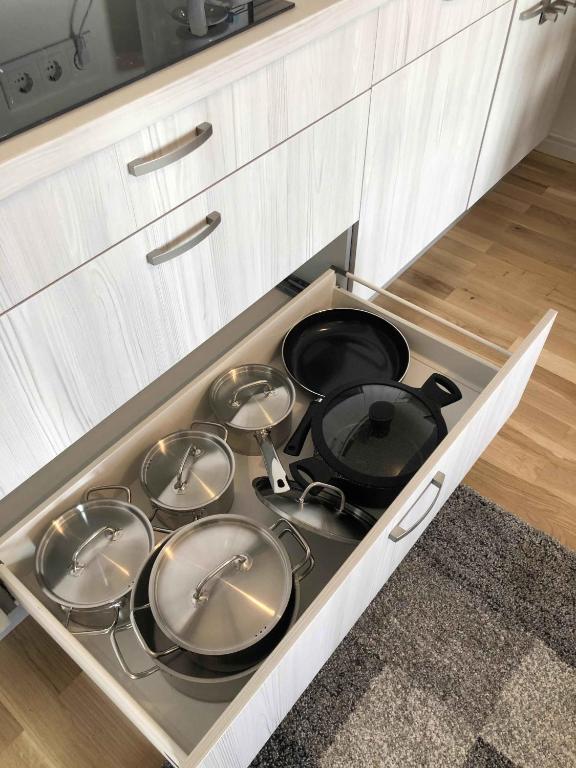Kuchyň nebo kuchyňský kout v ubytování Stilvolle Ferien-Geschäftswohnung Brandenburger Seenlandschaft