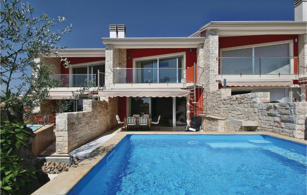 Bazén v ubytovaní 3 Bedroom Gorgeous Home In Sv,ivan alebo v jeho blízkosti
