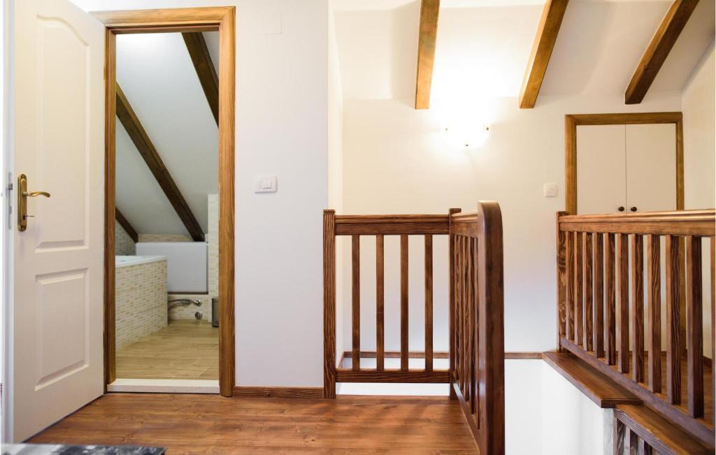 Posteľ alebo postele v izbe v ubytovaní 2 Bedroom Beautiful Home In Trilj