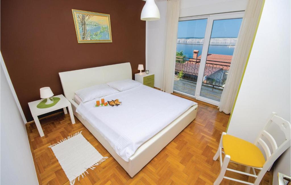 Posteľ alebo postele v izbe v ubytovaní 3 Bedroom Beautiful Home In Jadranovo
