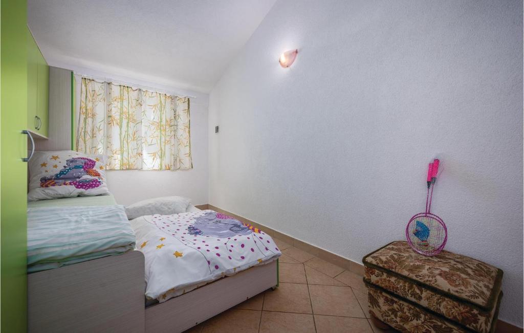 Posteľ alebo postele v izbe v ubytovaní 2 Bedroom Cozy Home In Sv,lovrec