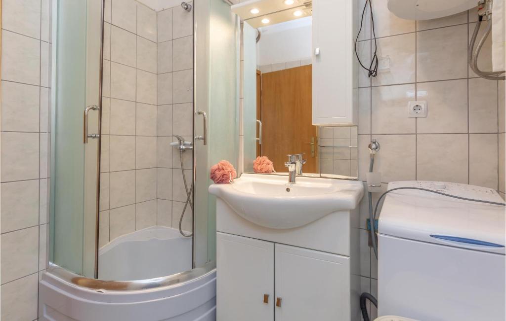 Koupelna v ubytování Holiday Home Vojnic Sinjski 11