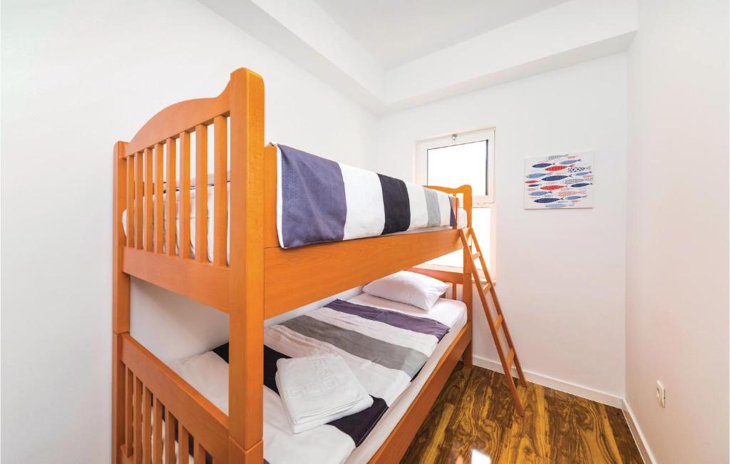 Posteľ alebo postele v izbe v ubytovaní Beautiful Apartment In Kastel Stari