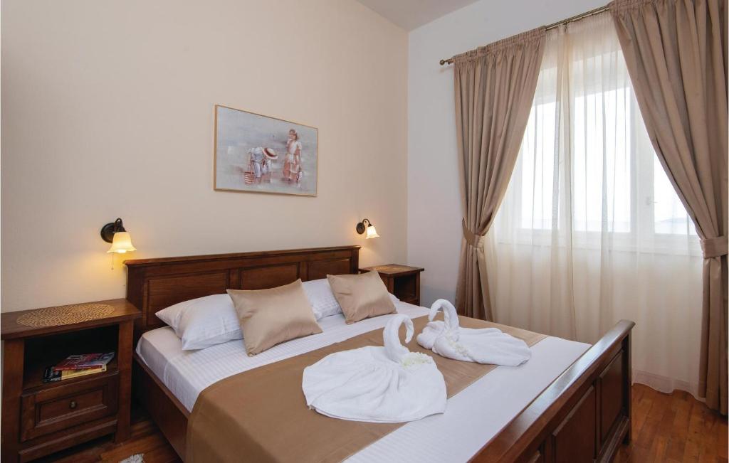 Posteľ alebo postele v izbe v ubytovaní 4 Bedroom Lovely Home In Orebic