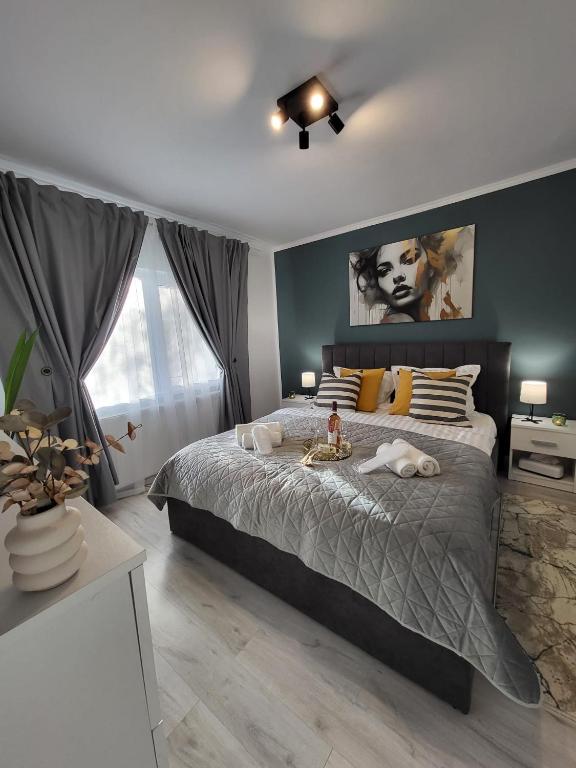 a bedroom with a large bed in a room at Elite Apartment Onesti in Onești
