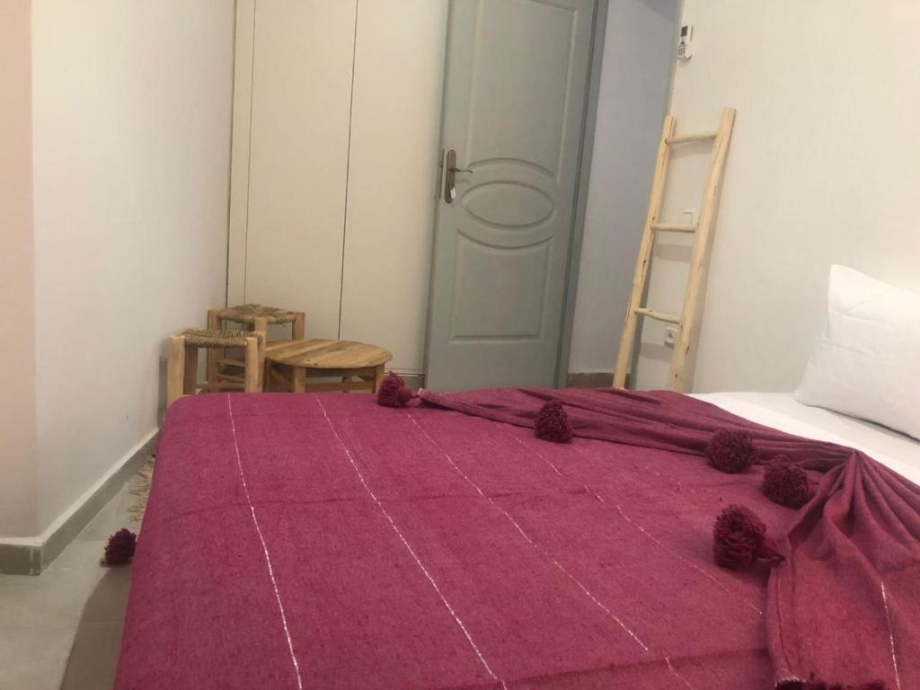 Postel nebo postele na pokoji v ubytování Riad Nomad House Marrakech
