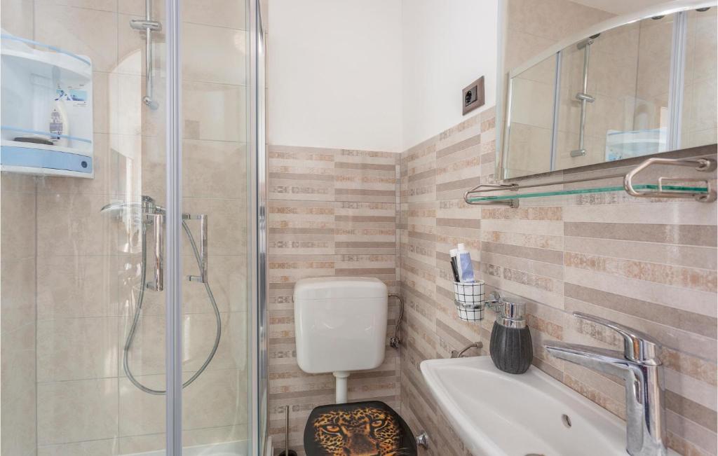 Kúpeľňa v ubytovaní Pet Friendly Home In Jadranovo