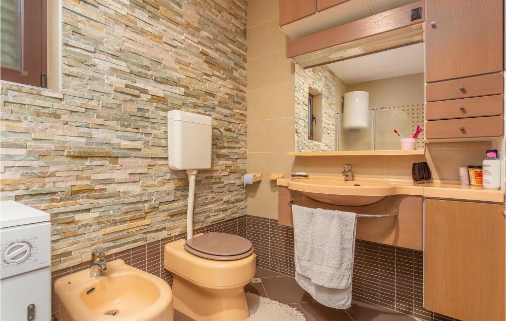 Kúpeľňa v ubytovaní Pet Friendly Home In Jadranovo