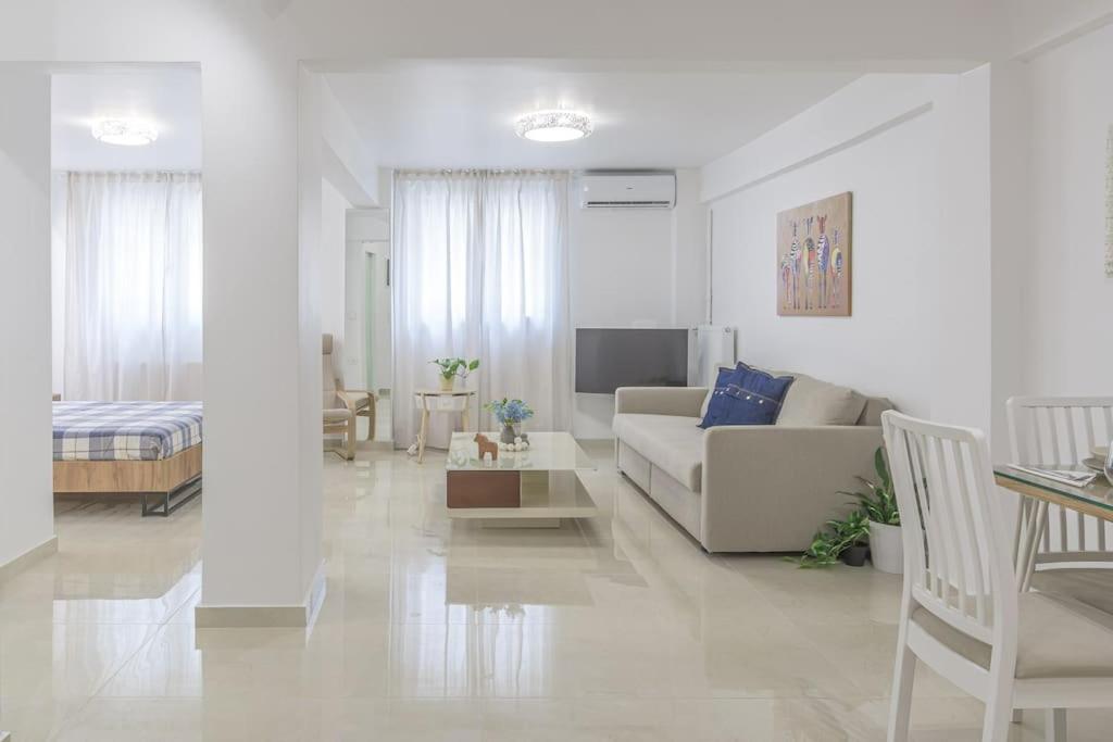 Golden Studio 47sm in Athens Central Pangrati 1km Metro Evangelismos