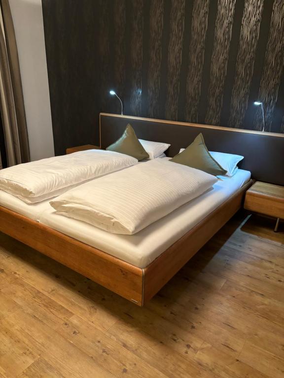 Postel nebo postele na pokoji v ubytování Feelfalt Hotel