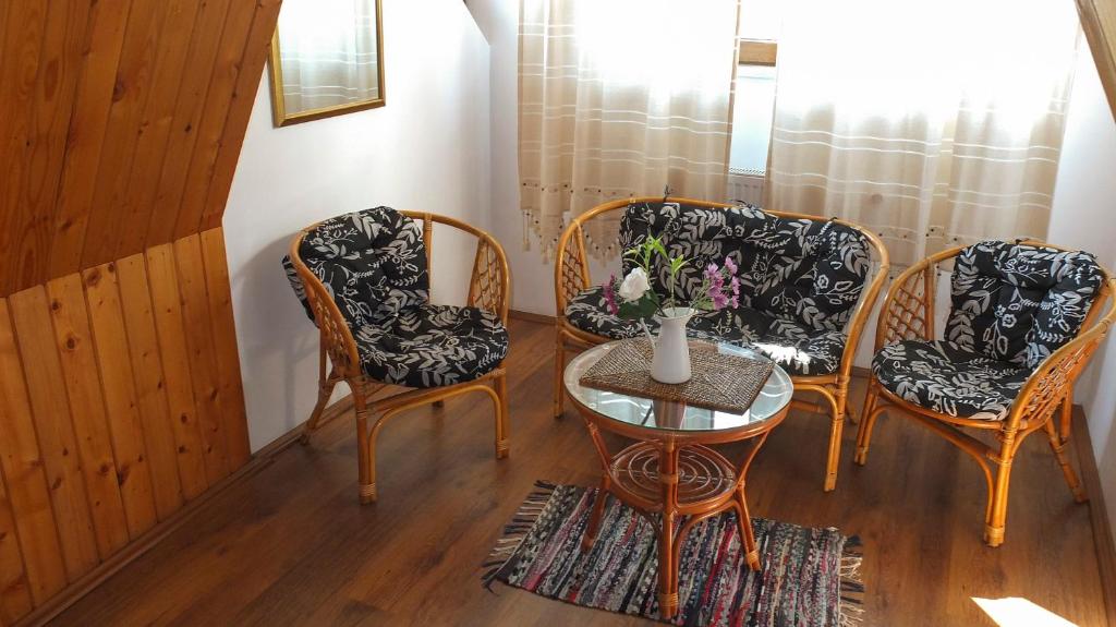Posezení v ubytování Camere de inchiriat Cascada