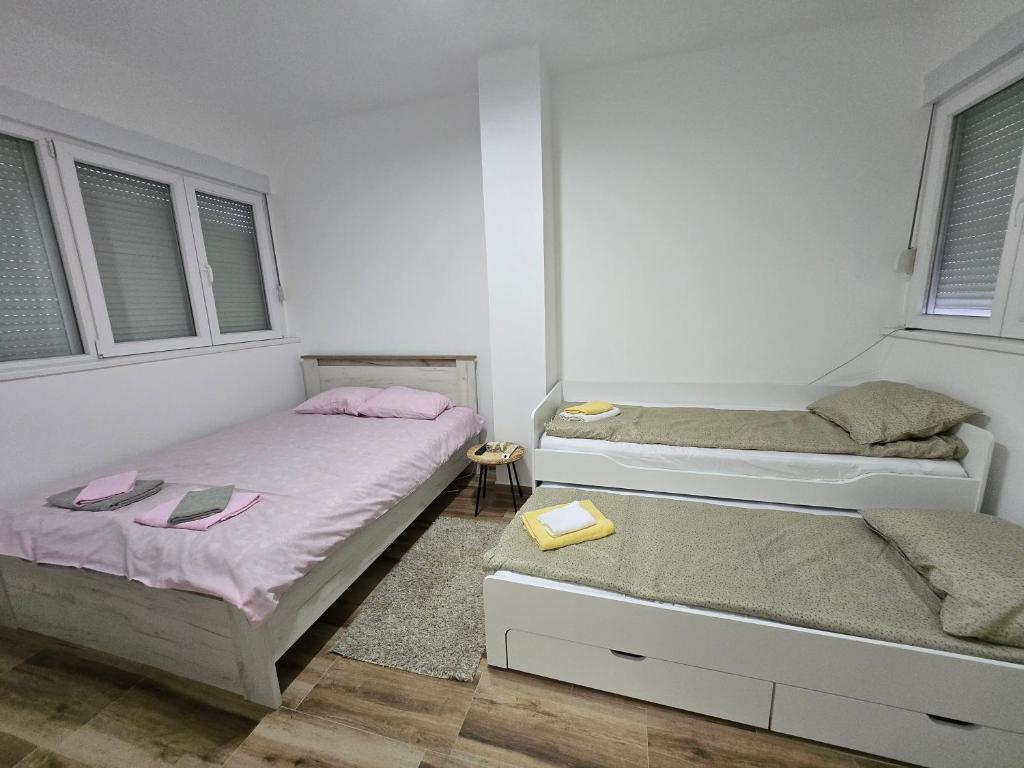 Voodi või voodid majutusasutuse Apartman Divcibare Bela NS 56m2 Lux toas