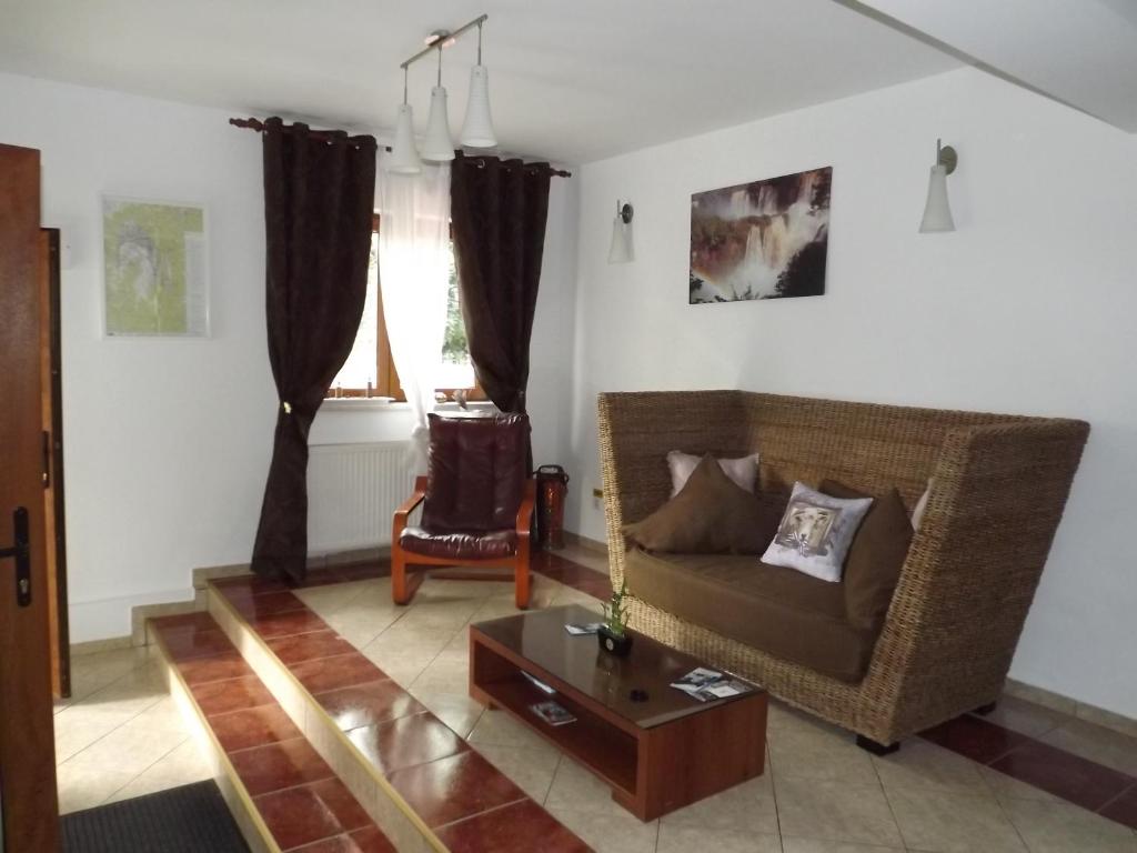 Posezení v ubytování Camere de inchiriat Cascada