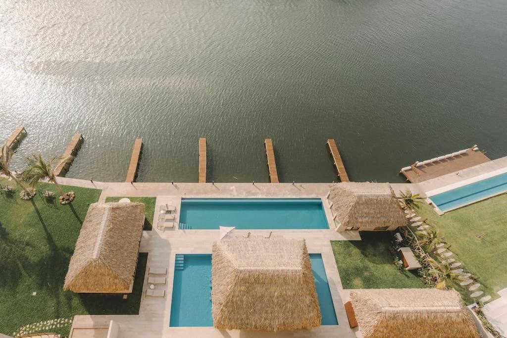 an aerial view of a house by the water at Exclusivo Departamento con vista a la marina in Conchal