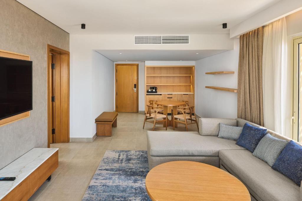 Телевизор и/или развлекательный центр в Sheraton Soma Bay Resort