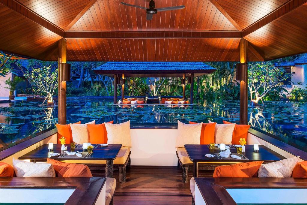 Posezení v ubytování Sheraton Hua Hin Pranburi Villas