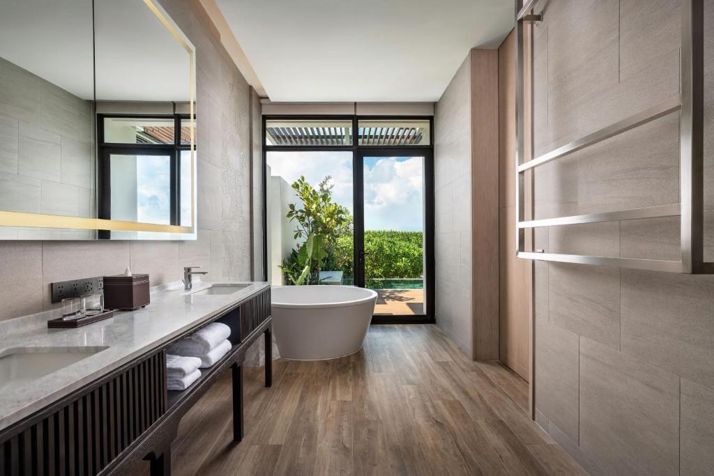 Kuchyň nebo kuchyňský kout v ubytování Khao Lak Marriott Beach Resort & Spa