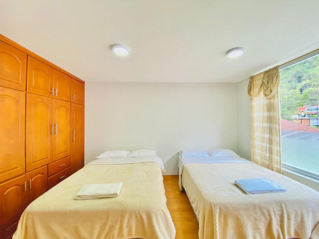Postel nebo postele na pokoji v ubytování Cascada Apartment 3 Bedrooms 2 Bath