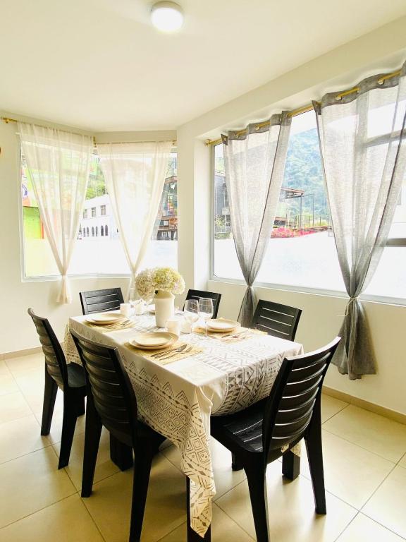 Fotografie z fotogalerie ubytování Cascada Apartment 3 Bedrooms 2 Bath v destinaci Baños