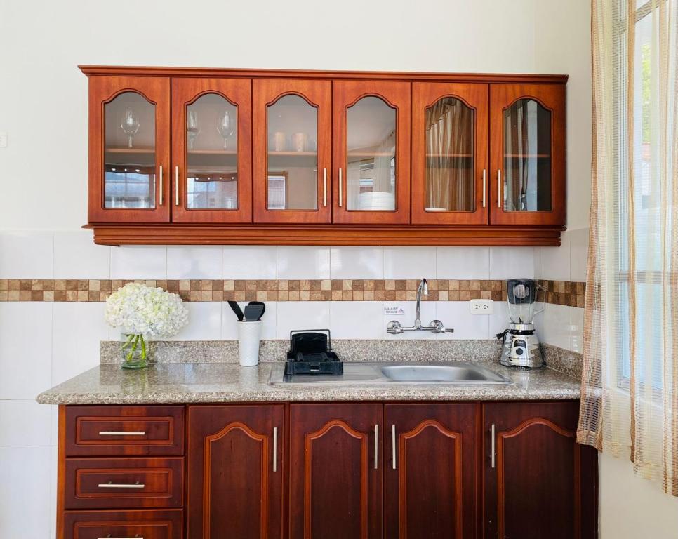 Kuchyň nebo kuchyňský kout v ubytování Cascada Apartment 3 Bedrooms 2 Bath