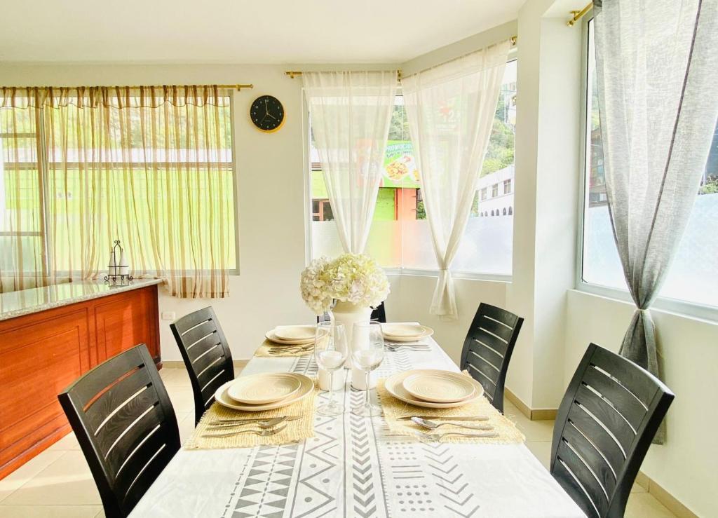 Fotografie z fotogalerie ubytování Cascada Apartment 3 Bedrooms 2 Bath v destinaci Baños