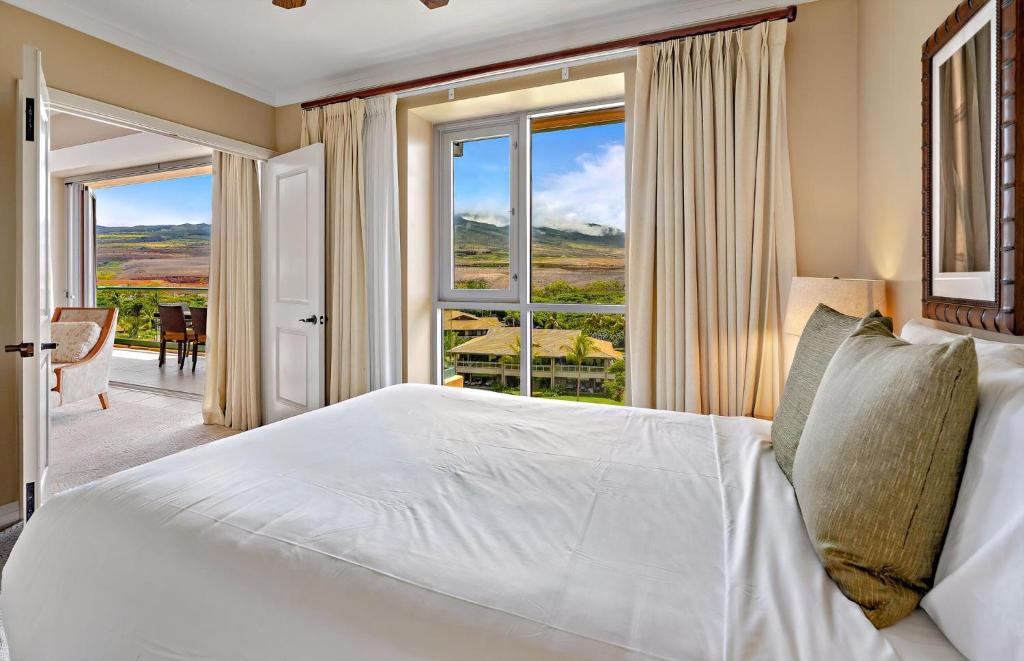 Postel nebo postele na pokoji v ubytování Honua Kai Resort And Spa By Maui Resort Rentals