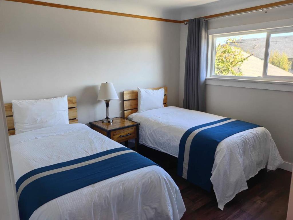 Postel nebo postele na pokoji v ubytování Harbour Light Motel