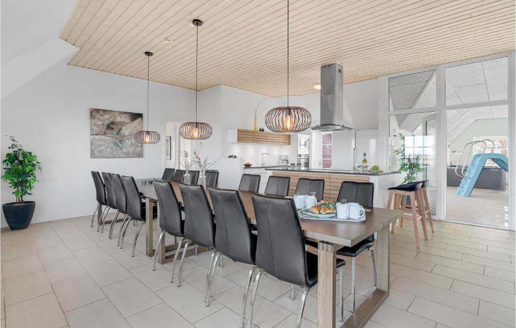 Fotografie z fotogalerie ubytování 7 Bedroom Gorgeous Home In Ulfborg v destinaci Øby