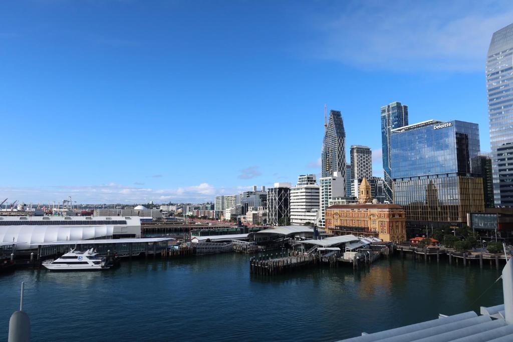 Penthouse apartment with stunning Harbour views