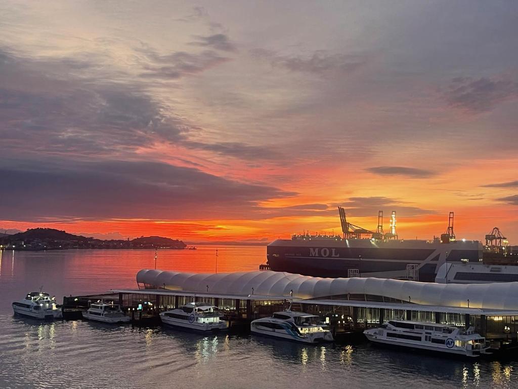 Penthouse apartment with stunning Harbour views - Resim 24