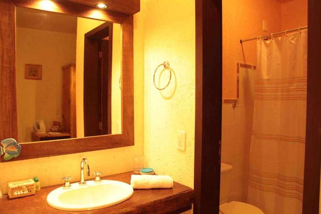 Koupelna v ubytování Bangalore Suites