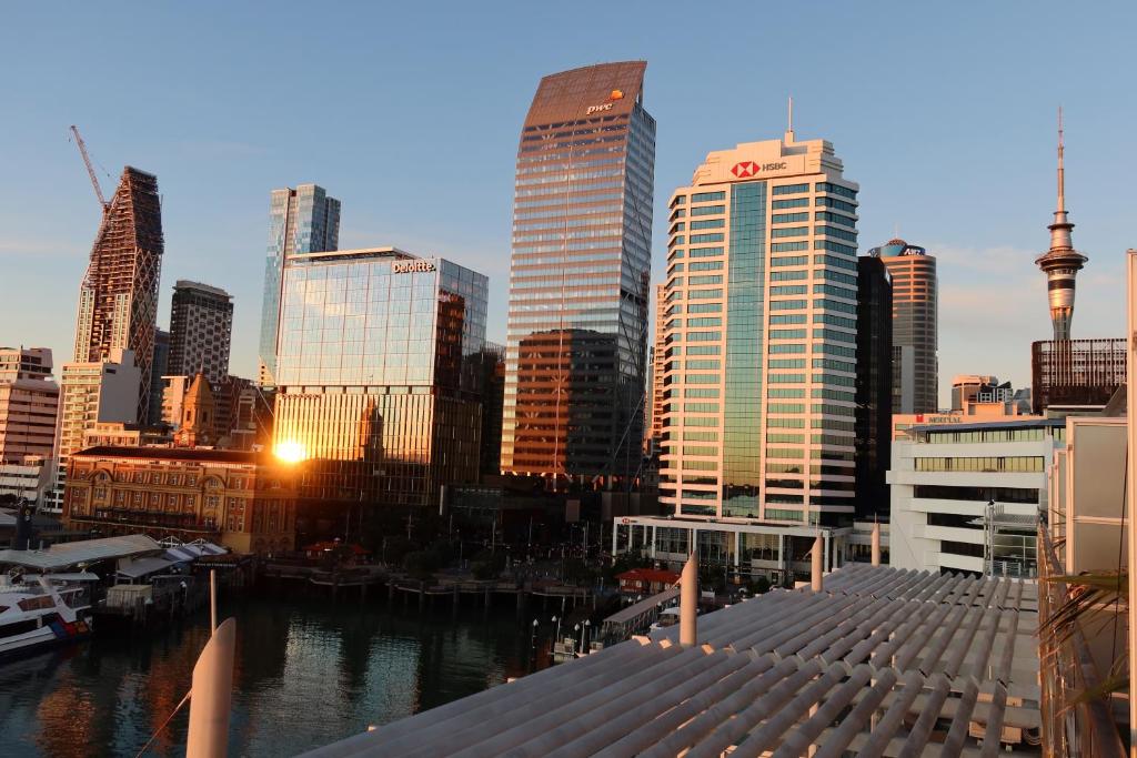 Penthouse apartment with stunning Harbour views - Resim 20