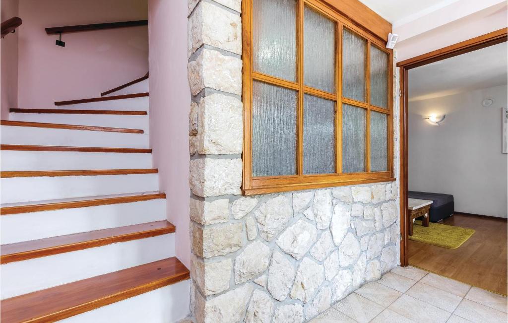 Fotografie z fotogalerie ubytování 4 Bedroom Cozy Home In Krizisce v destinaci Križišće