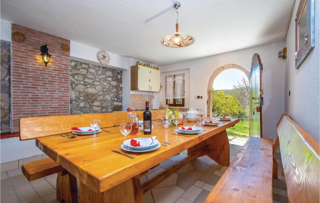 Fotografie z fotogalerie ubytování 4 Bedroom Cozy Home In Krizisce v destinaci Križišće