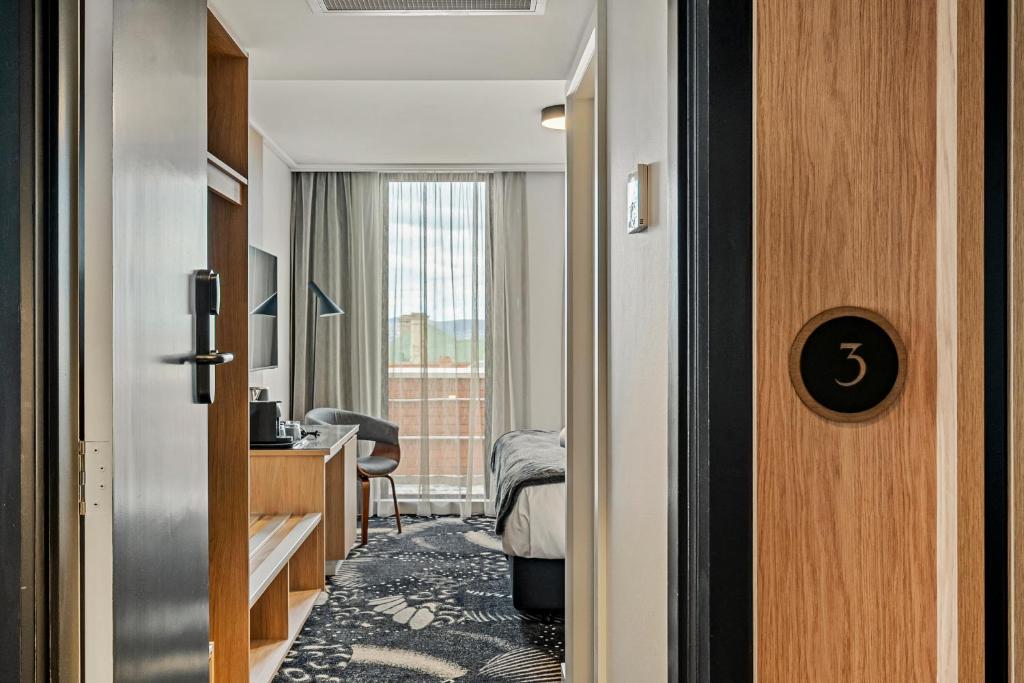 Prince of Wales Hotel photo