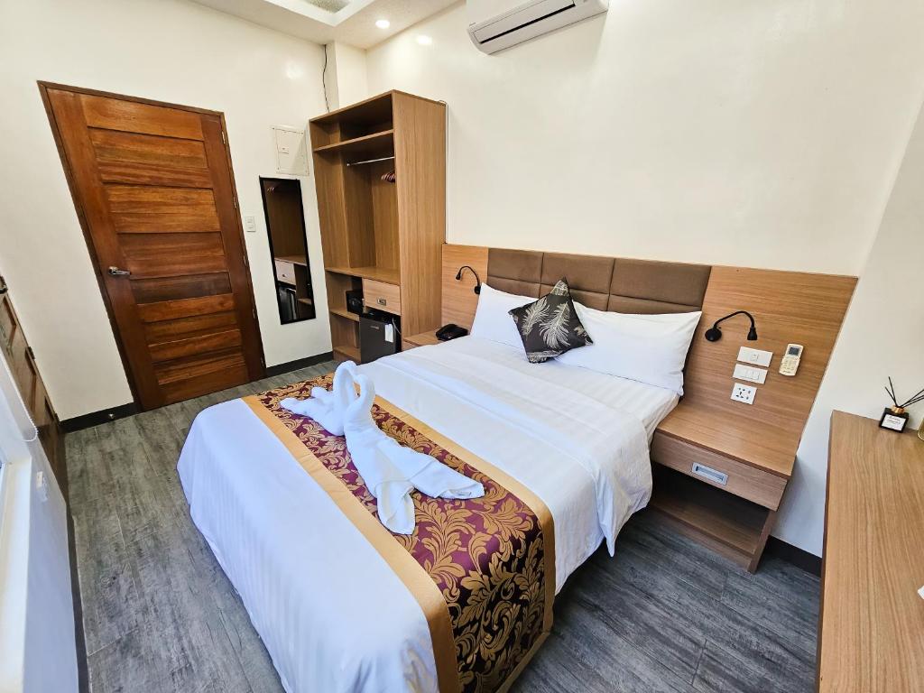 Postel nebo postele na pokoji v ubytování Serenity Beach Hotel