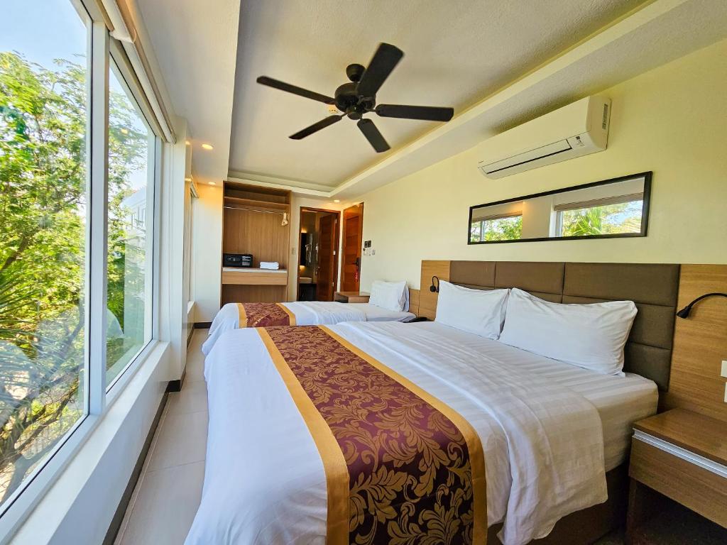 Postel nebo postele na pokoji v ubytování Serenity Beach Hotel