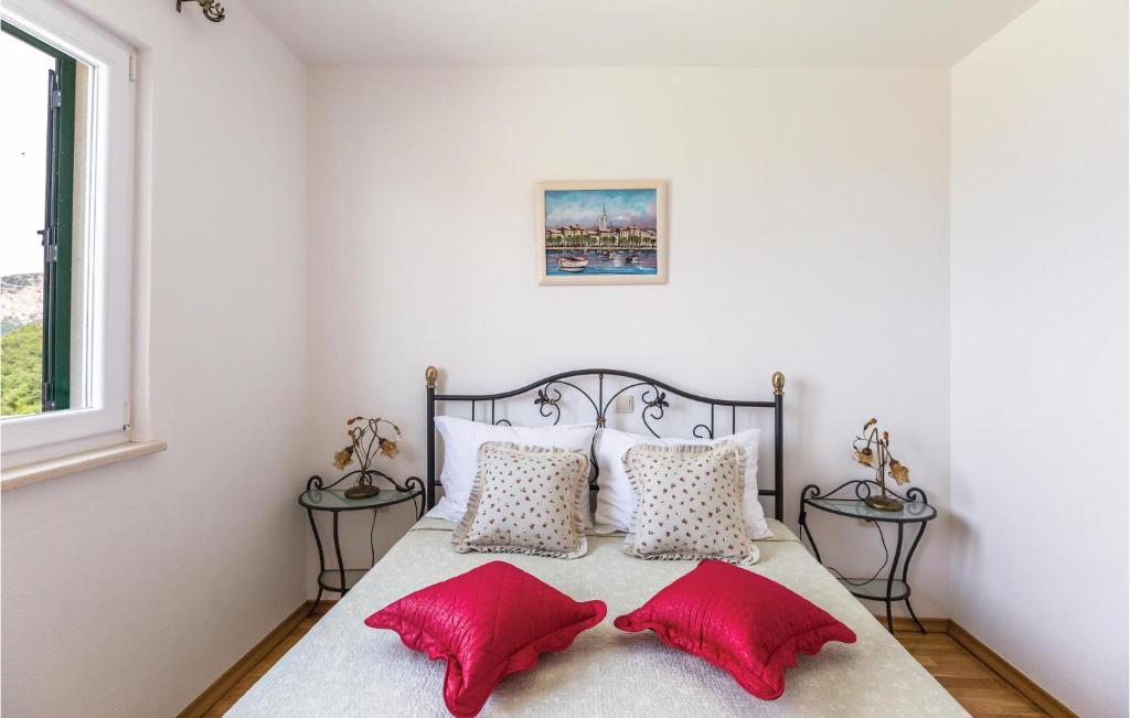 Posteľ alebo postele v izbe v ubytovaní 4 Bedroom Stunning Home In Tucepi