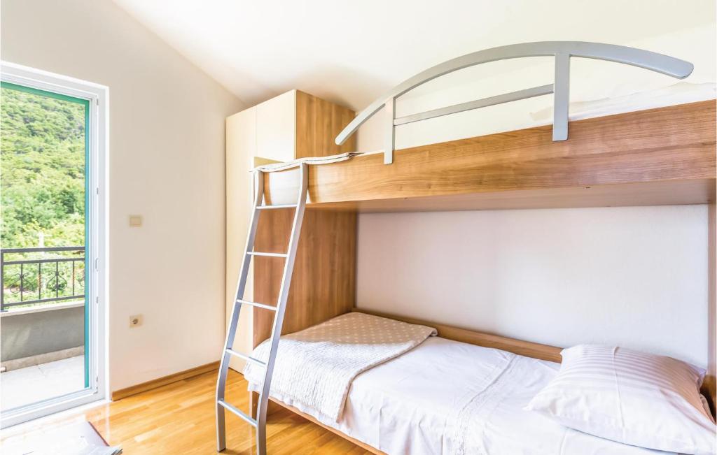 Posteľ alebo postele v izbe v ubytovaní 4 Bedroom Stunning Home In Tucepi