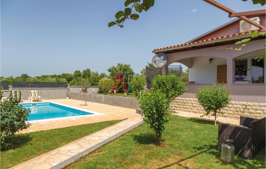 Bazén v ubytování Two-Bedroom Holiday Home In Valtura nebo v jeho okolí