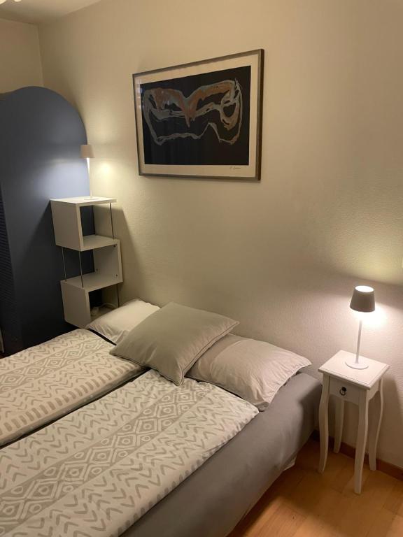 Postel nebo postele na pokoji v ubytování Zimmer mit privatem Badezimmer in guter Lage