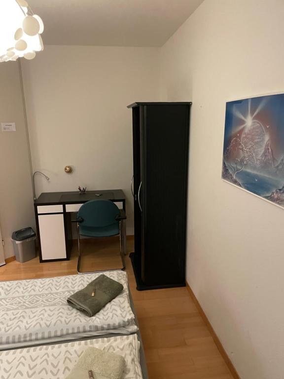 Postel nebo postele na pokoji v ubytování Zimmer mit privatem Badezimmer in guter Lage