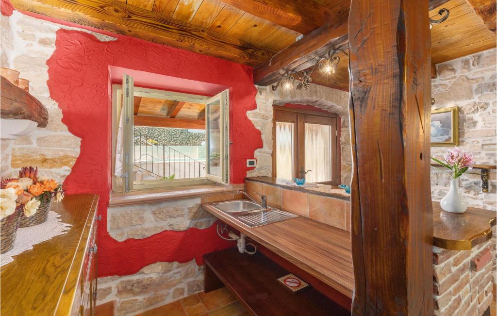 Zdjęcie z galerii obiektu 3 Bedroom Nice Home In Plovanija w mieście Plovanija
