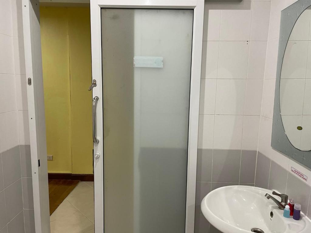 Koupelna v ubytování Nawaporn Place