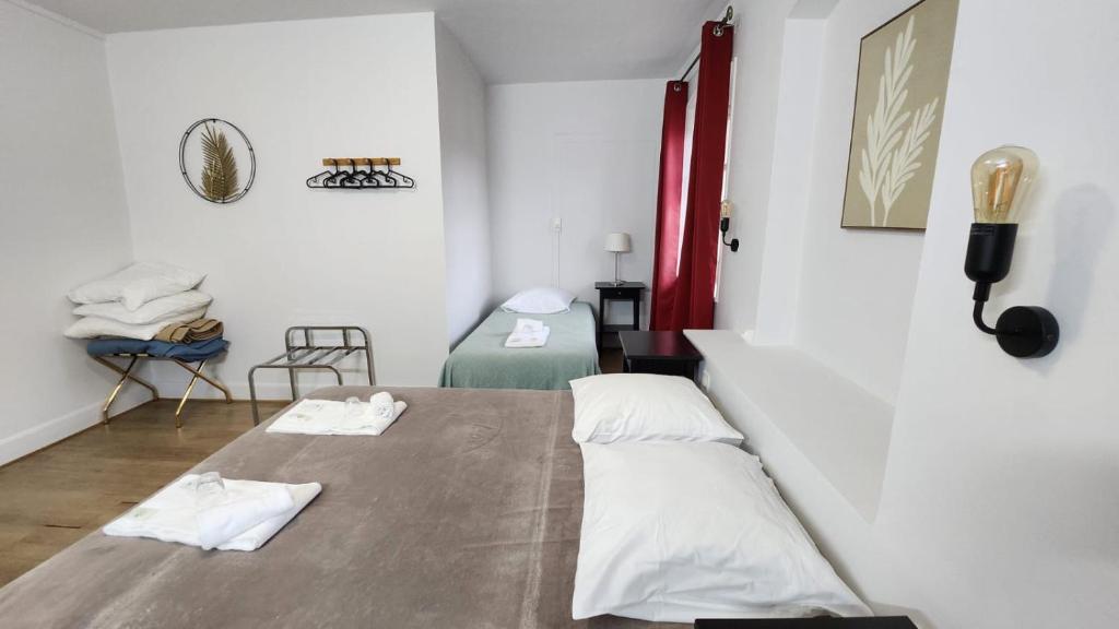 Postel nebo postele na pokoji v ubytování Hôtel Patricia - Strasbourg Hyper Centre