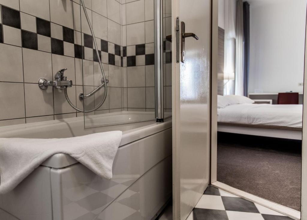 Kúpeľňa v ubytovaní Slavija Culture Heritage Hotel