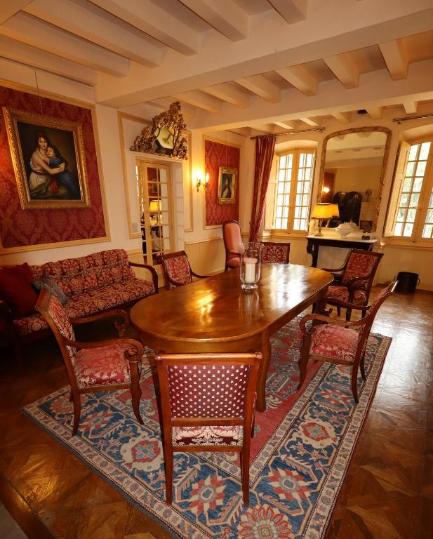 Posezení v ubytování Château de Taradel
