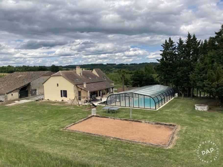 Bazén v ubytování Maison de campagne St Grégoire nebo v jeho okolí