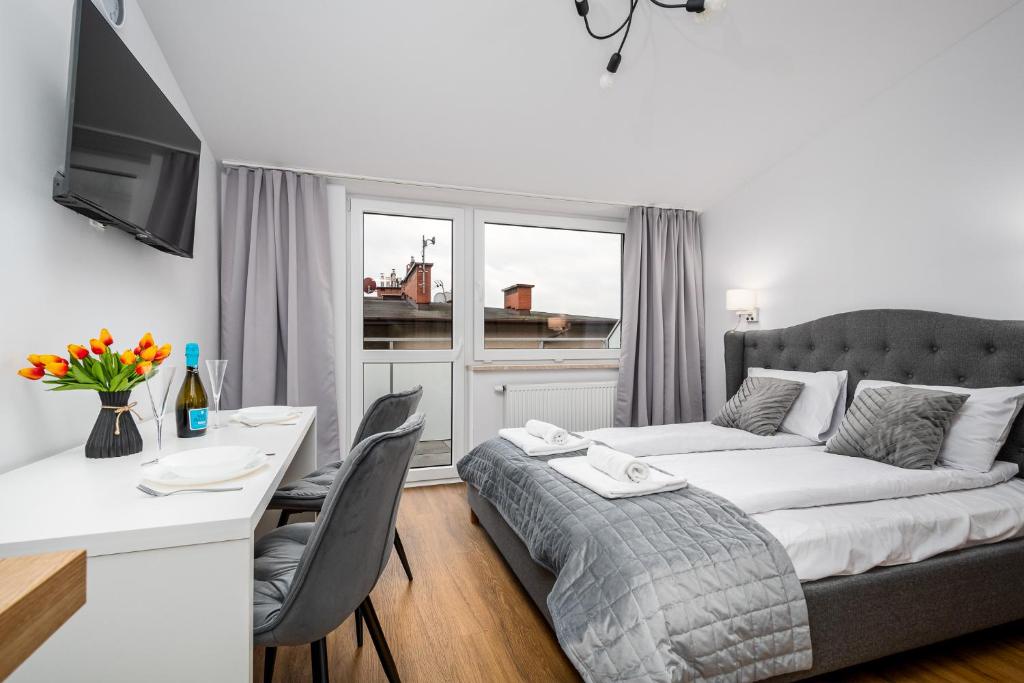 Postel nebo postele na pokoji v ubytování Pileckiego Residence